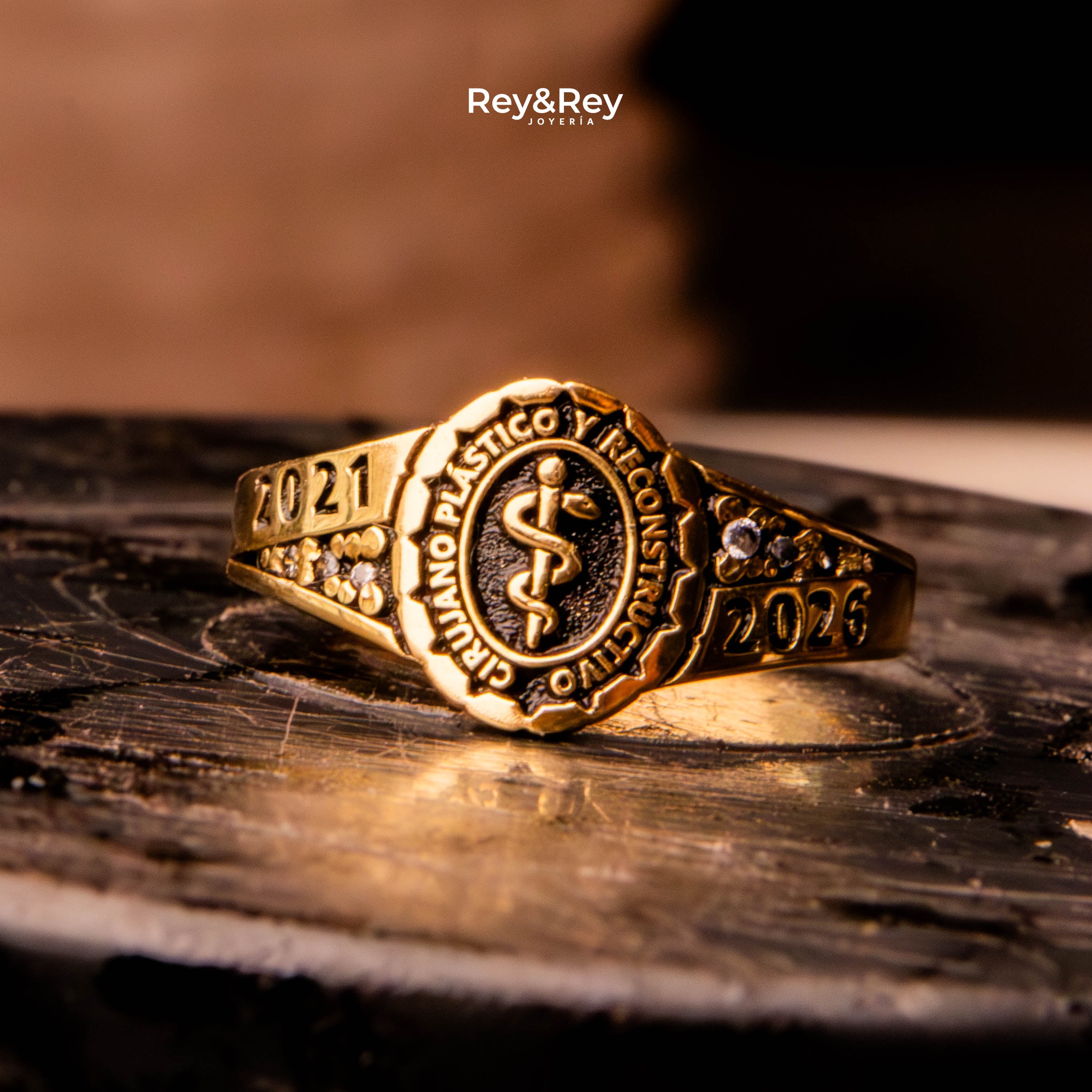 Anillo Graduacion Continente Oro