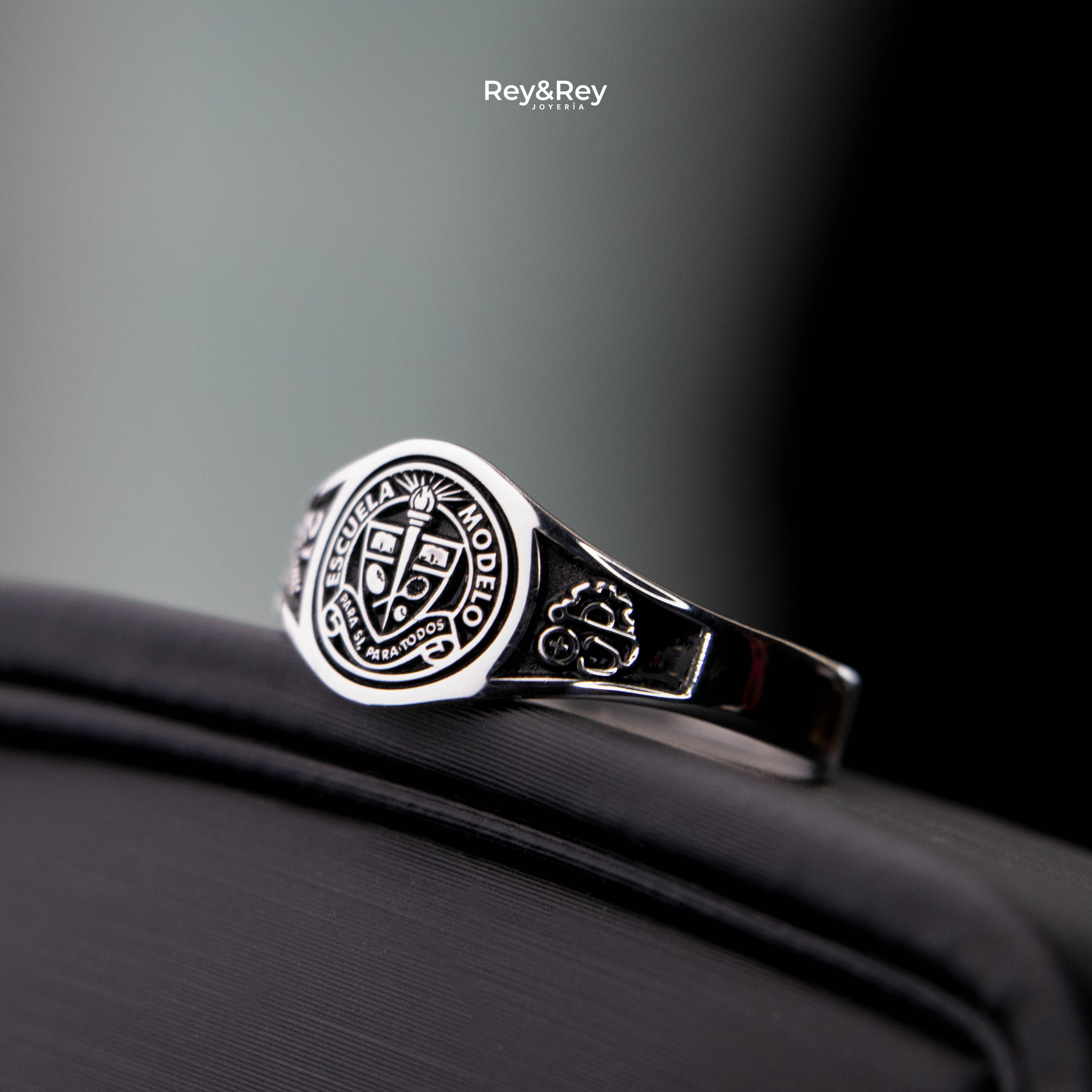 Anillo Graduación Round Plata